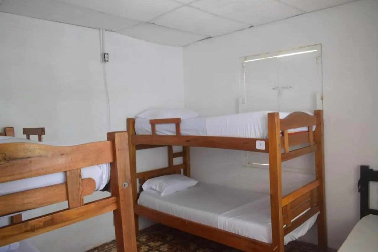 Hostel Hosting And Travel Services 420 Cartagena
